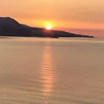 Un Mare Di Fiori Apartman