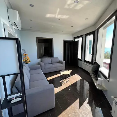Un Mare Di Fiori Apartman