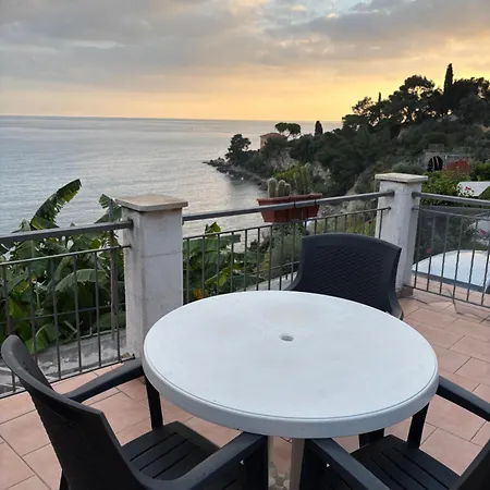 Lägenhet Un Mare Di Fiori Ventimiglia
